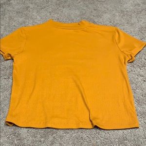 Orange-yellowish, turtle neck tshirt